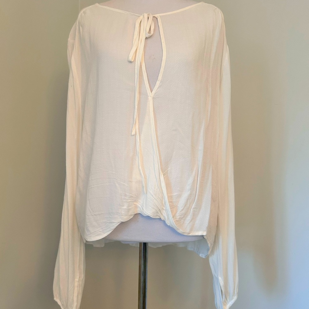 LAJU Size large keyhole, front women’s blouse